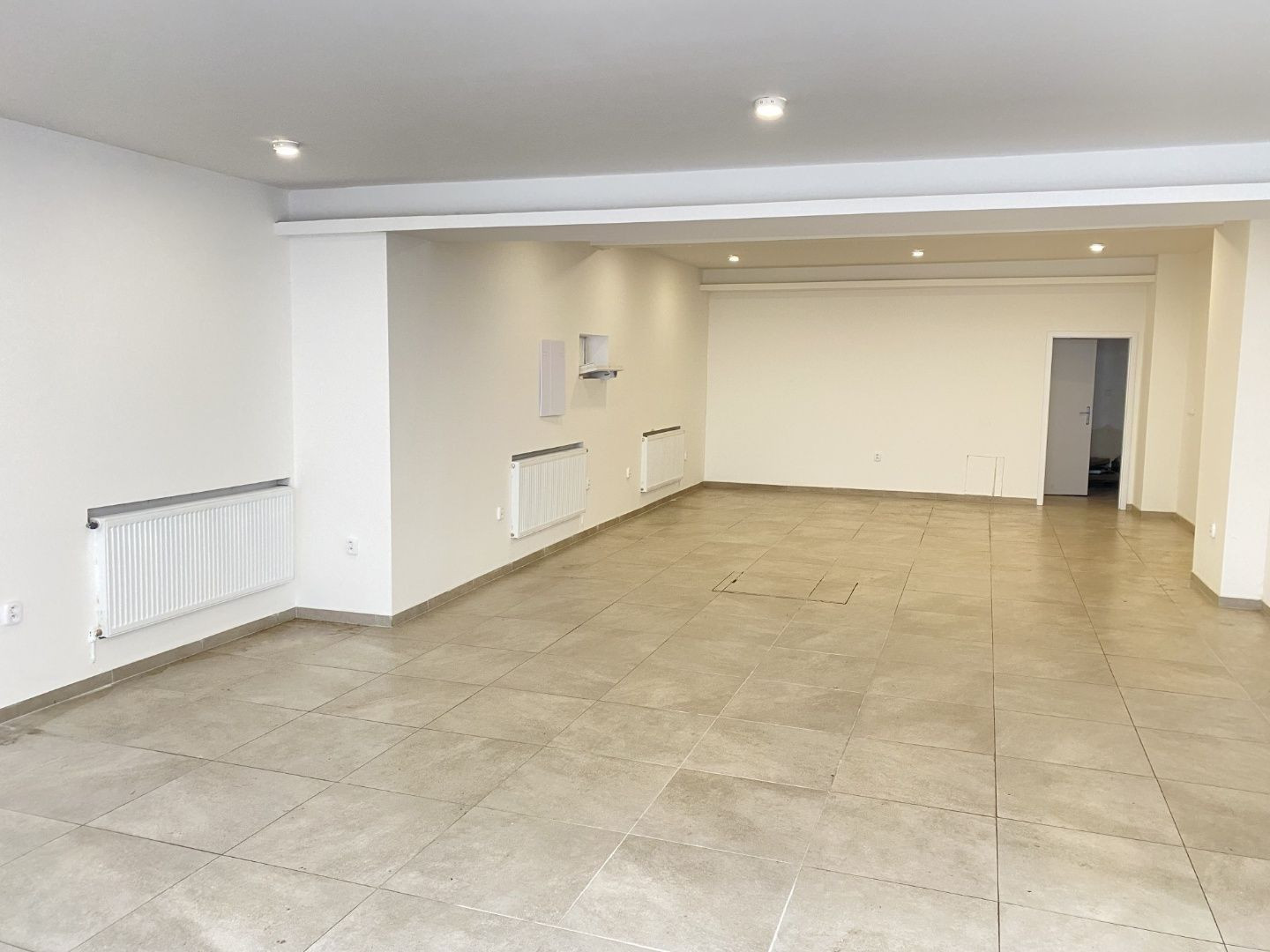 Prenájom obchodného priestoru plus bytu - Piešťany