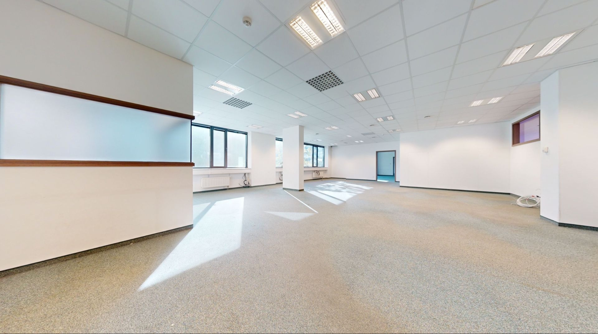 Na predaj/prenájom: výnimočný nebytový priestor v polyfunkčnom objekte Skybox –Petržalka, kapacita 80-150 ľudí