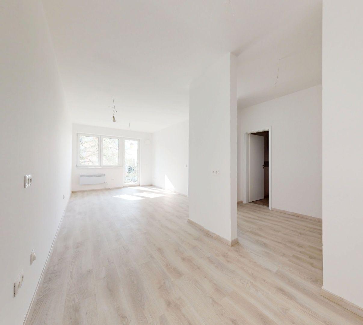 Priestranný 2 izbový byt v novostavbe. Parkovacie miesto v cene.