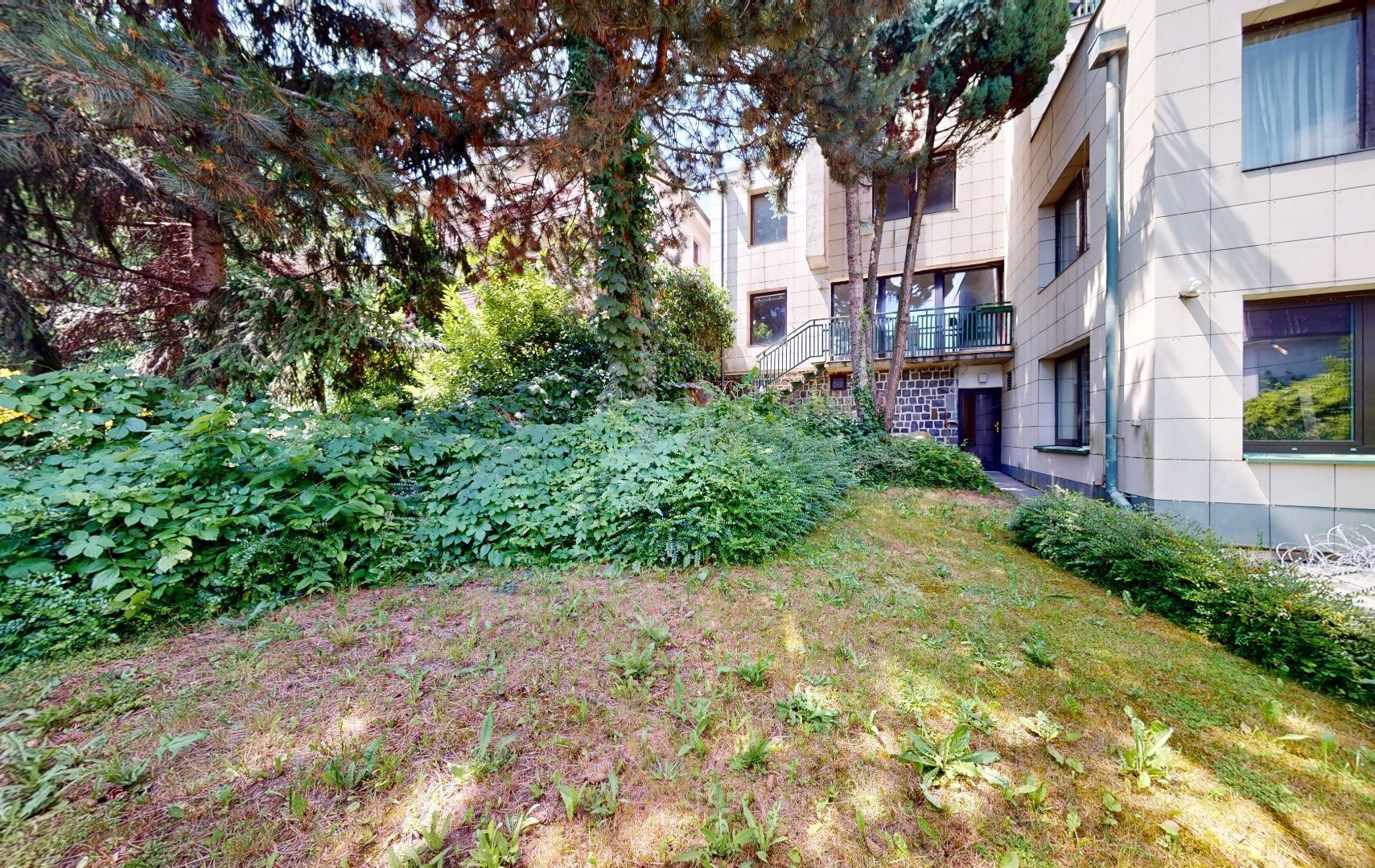 Jedinečná investičná príležitosť na Hradnom kopci. Luxusný rodinný dom s výhľadom na Bratislavský hrad, BA - Staré Mesto