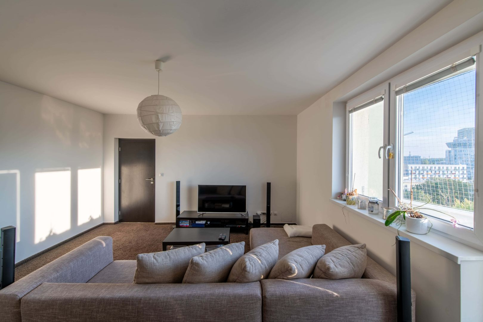 NA PRENÁJOM | Priestranný 2 izbový byt s loggiou vo výbornej lokalite Ružinova