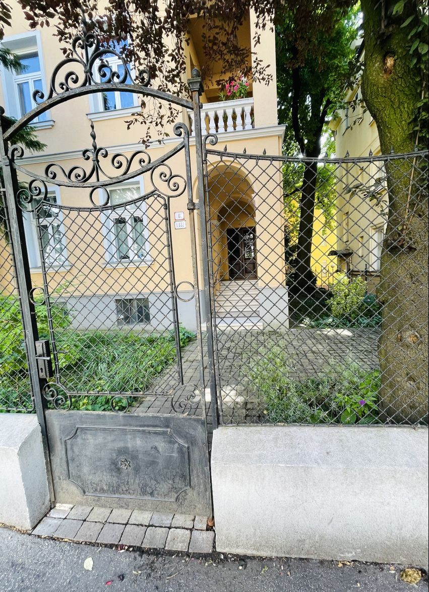 Rezervované. Zaujímavý priestor vo vyhľadávanej lokalite vhodný napr. na Airbnb