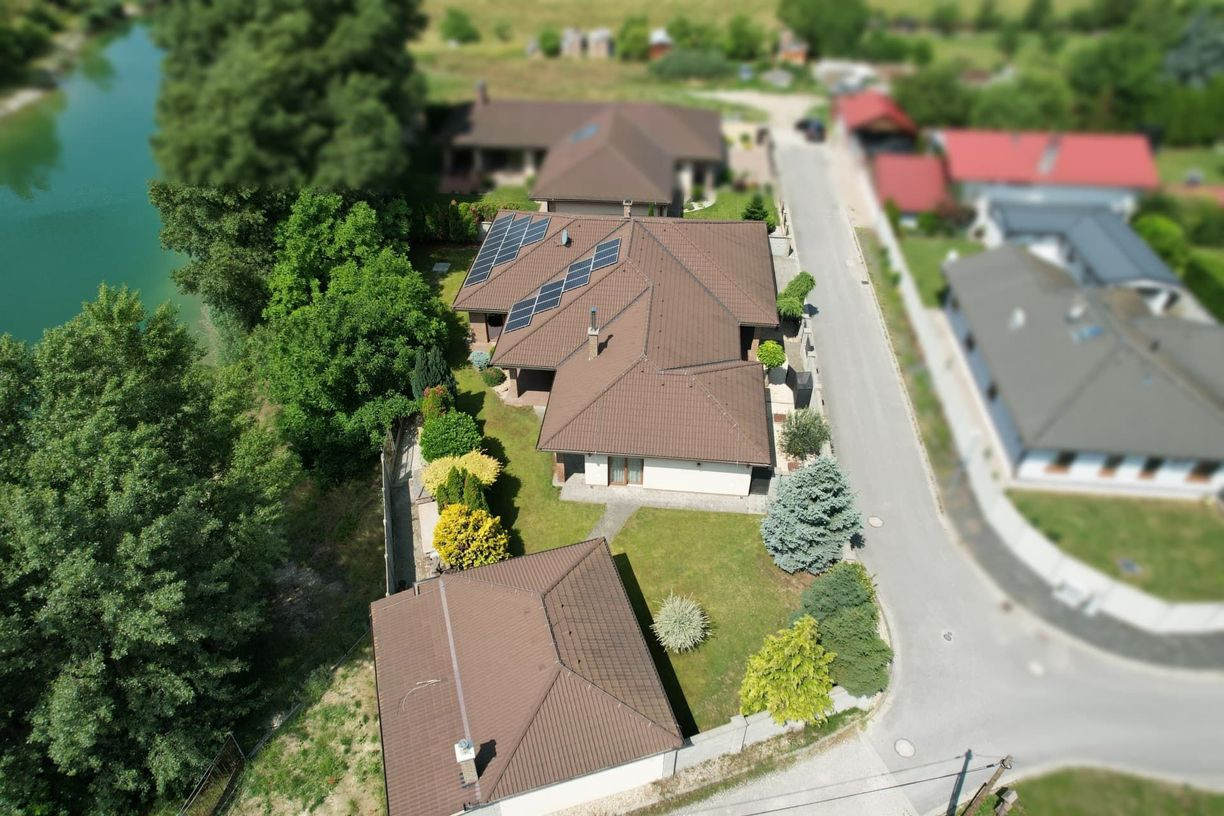 UNIKÁTNY RODINNÝ DOM V ZÁLESÍ PRI JAZERE