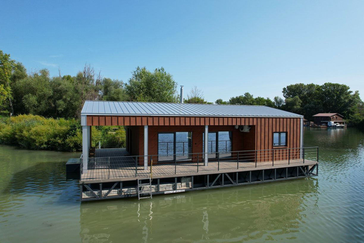 Ideálna AIRBNB príležitosť na predaj – nový holodom houseboatu pod Lužným mostom