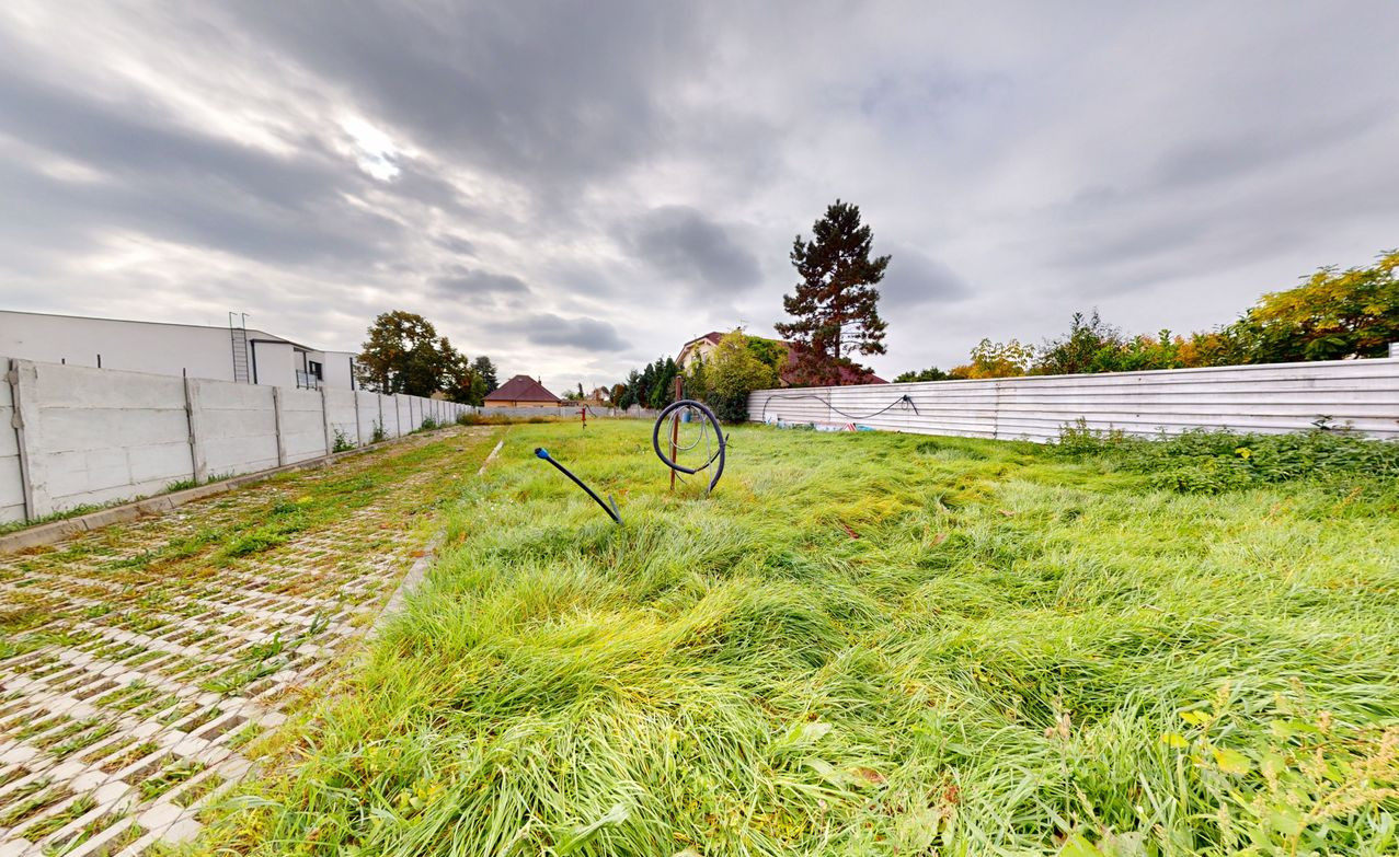 Stavebný pozemok v centre obce Ivanka pri Dunaji