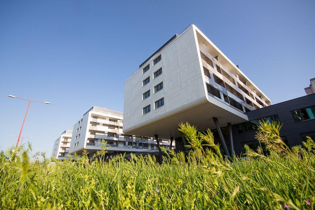 SLNEČNÝ 3-IZBOVÝ BYT S VEĽKOU LODŽIOU V NOVOSTAVBE SKYBOX