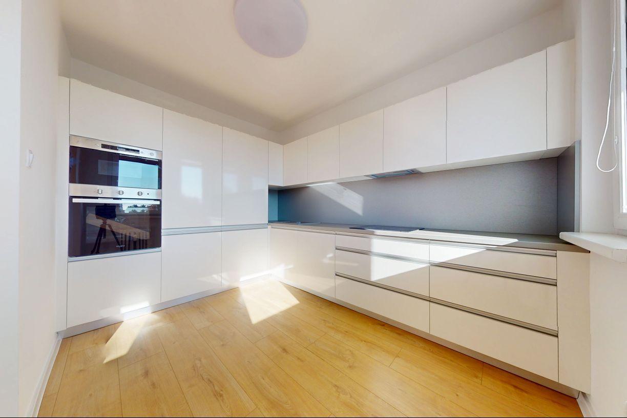 PRAVE DOKONČENÝ. slnečný 3 izb. byt s veľkou loggiou po novej rekonštrukcií, ul. Zohorská 