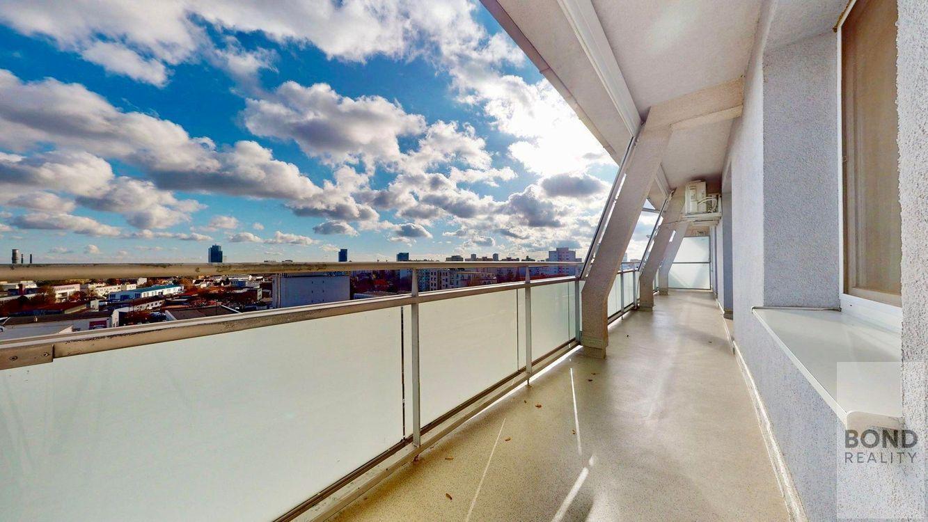 Výnimočná ponuka za top cenu! 2,5 izbový byt s 28 m² terasou a krásnym výhľadom na predaj na Račianskej ulici pri Mladej Garde