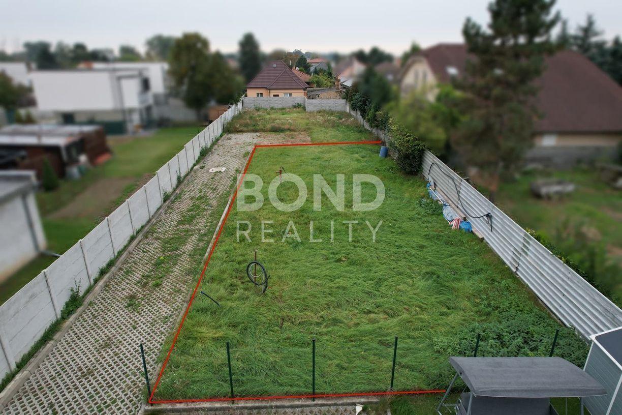 Stavebný pozemok v centre obce Ivanka pri Dunaji