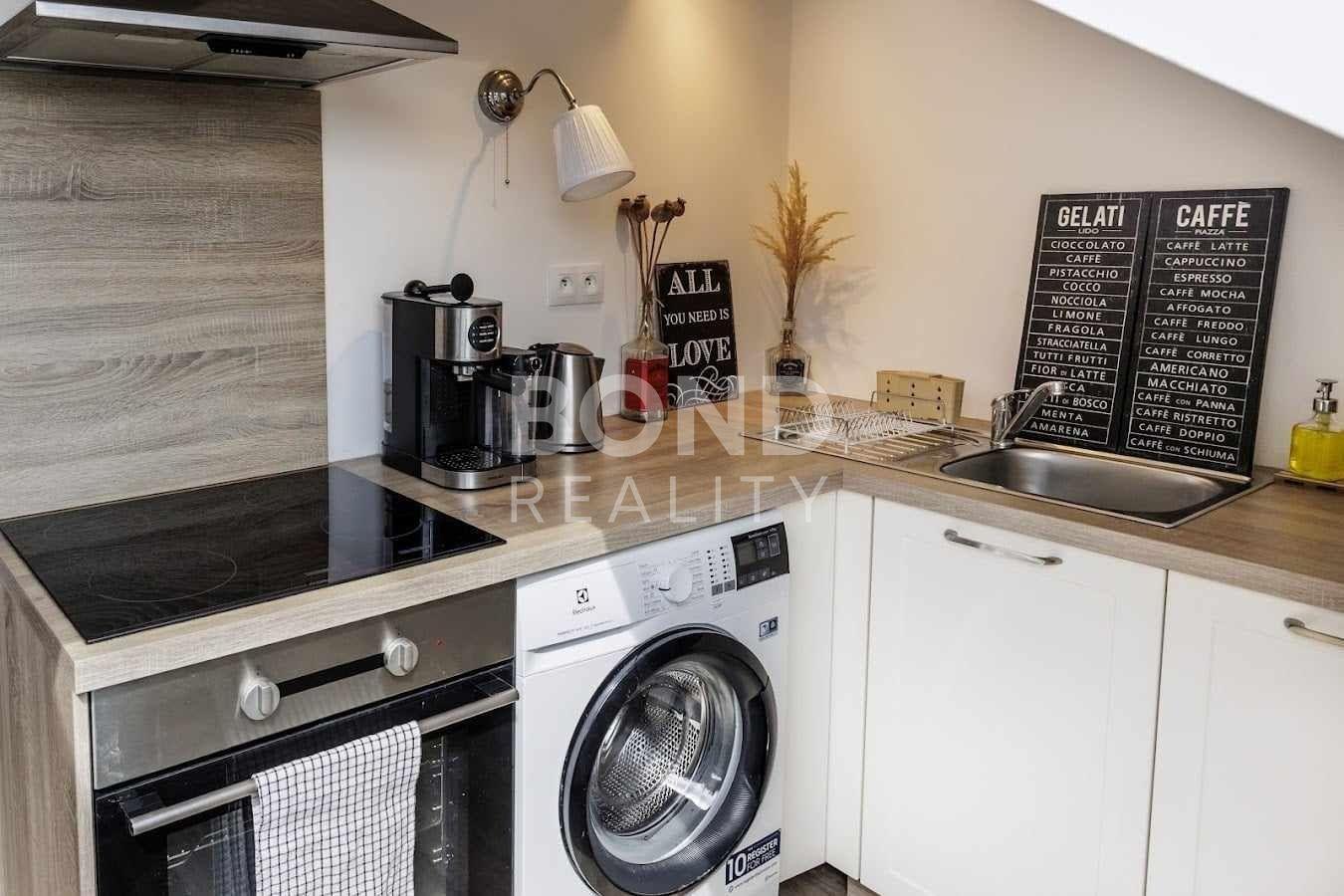 Bývanie v srdci mesta s ikonickým výhľadom na hrad - 2 izb byt na Gunduličovej ul. Bratislava