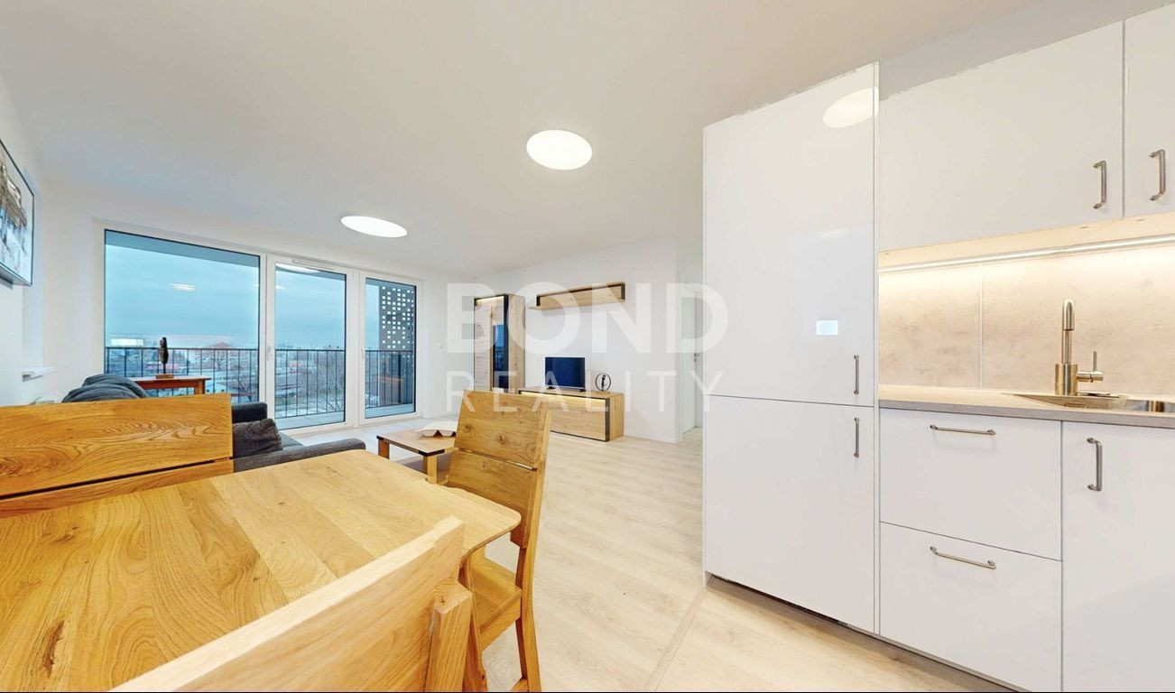 Dvojstranný moderne zariadený 2i s priestrannou terasou