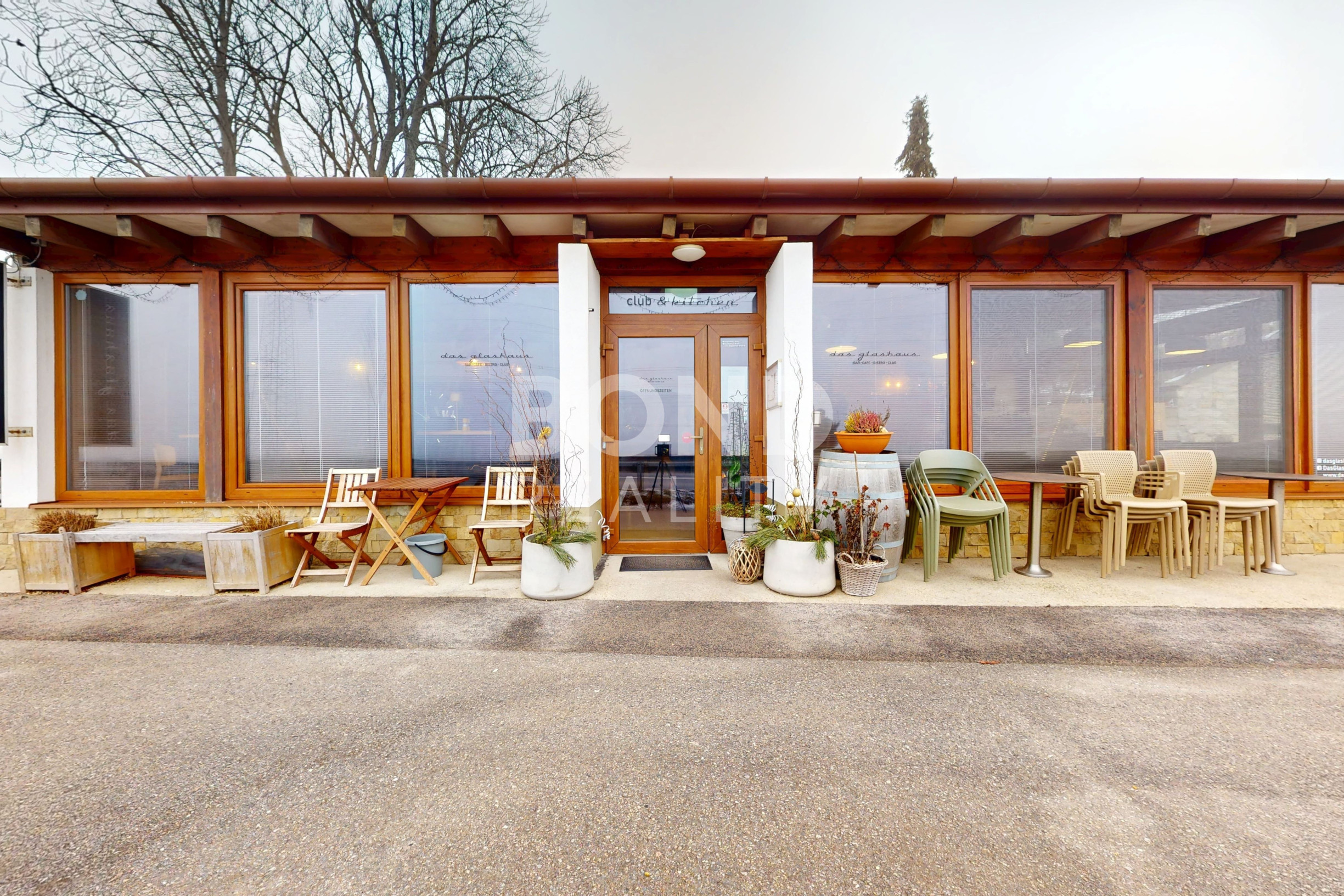 PREDAJ: ZABEHNUTÁ REŠTAURÁCIA DAS GLASHAUS – BRUCK AN DER LEITHA