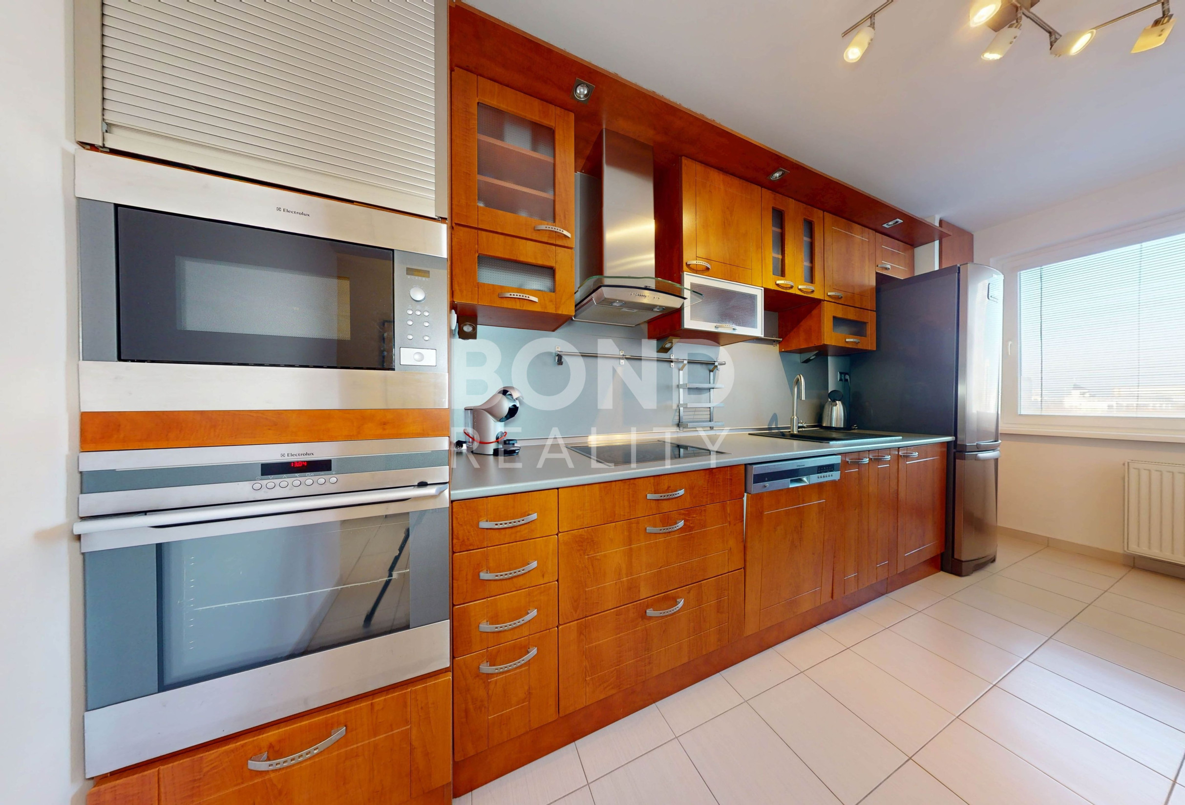 Predaj 3 izbový byt s lodžiou na Mierovej ul. v Bratislave  Ružinove