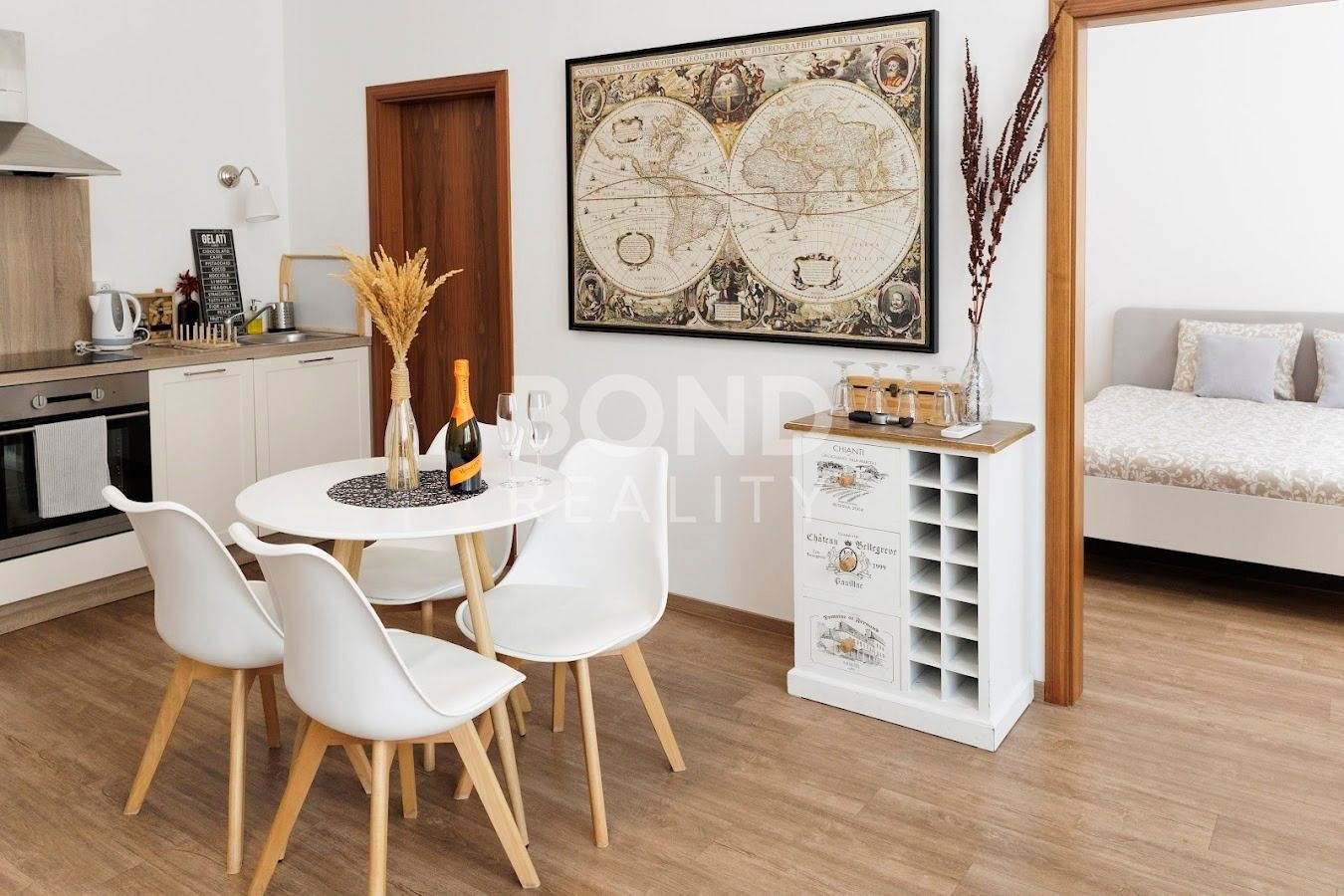 Exkluzívny 2- izb. byt  s výhľadom na hrad- Funkcionalistická architektúra, Gunduličova  ulica Ba, Staré Mesto