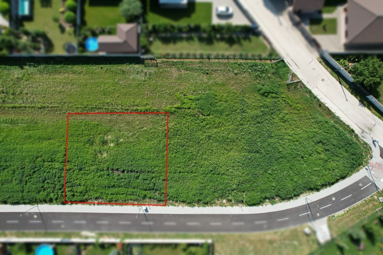 Na predaj stavebný pozemok v najlepšej časti Rovinky,  651m² 