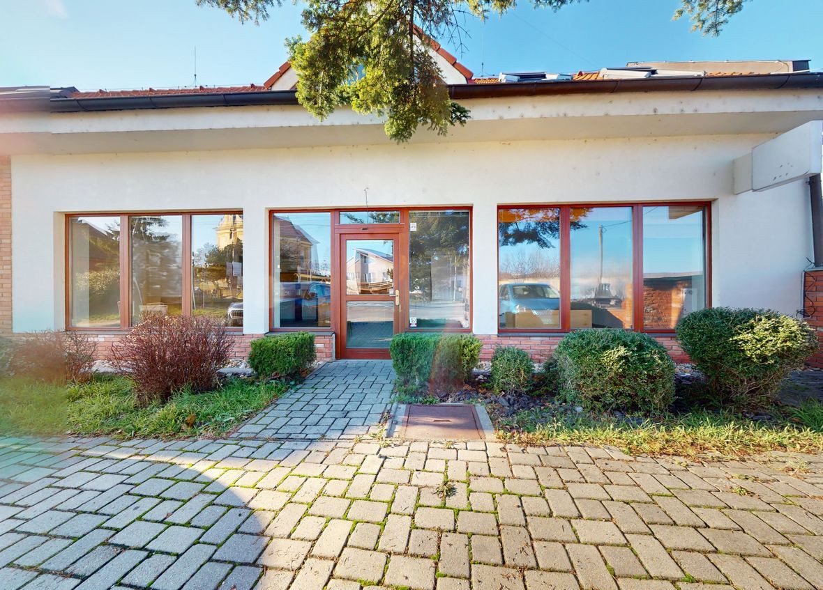 ***NOVÁ NIŽŠIA CENA*** - PRENÁJOM: OBCHODNÝ PRIESTOR – STUPAVA (Záhumenská ul.)