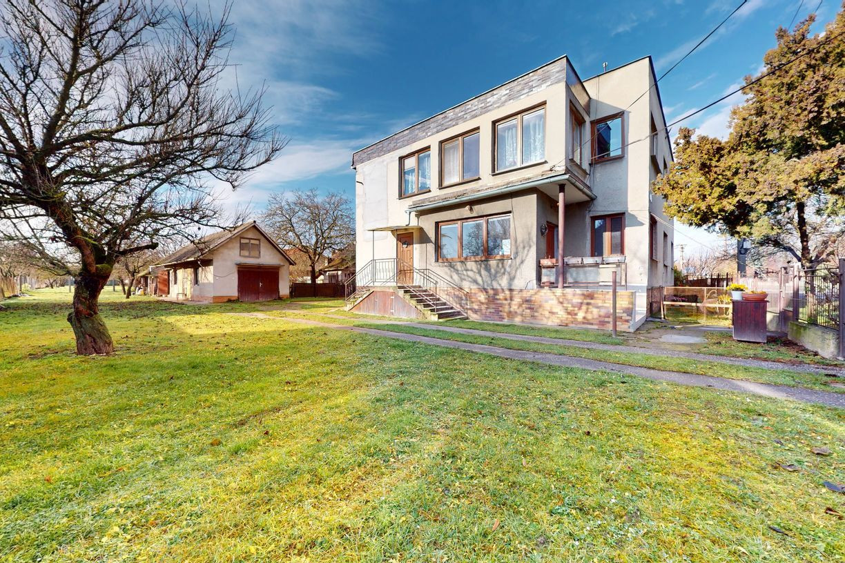 INVESTIČNÁ PRÍLEŽITOSŤ PRE DEVELOPEROV –  rozľahlý pozemok 3 359 m² + rodinný dom v Dunajskej Lužnej (Hlavná ulica)