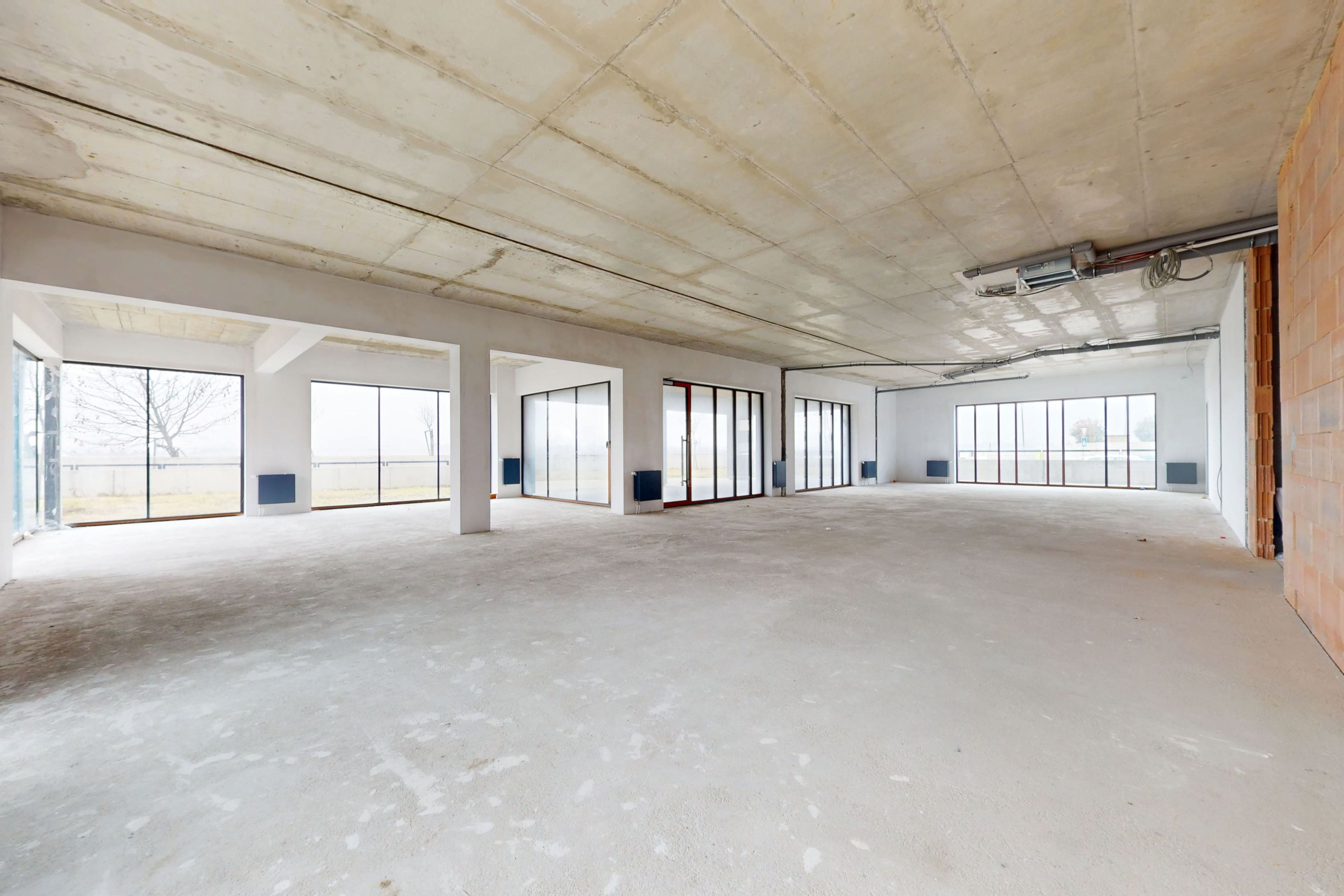 Polyfunkčný/obchodný priestor na rôzne využitie v mestskej časti Jarovce. 