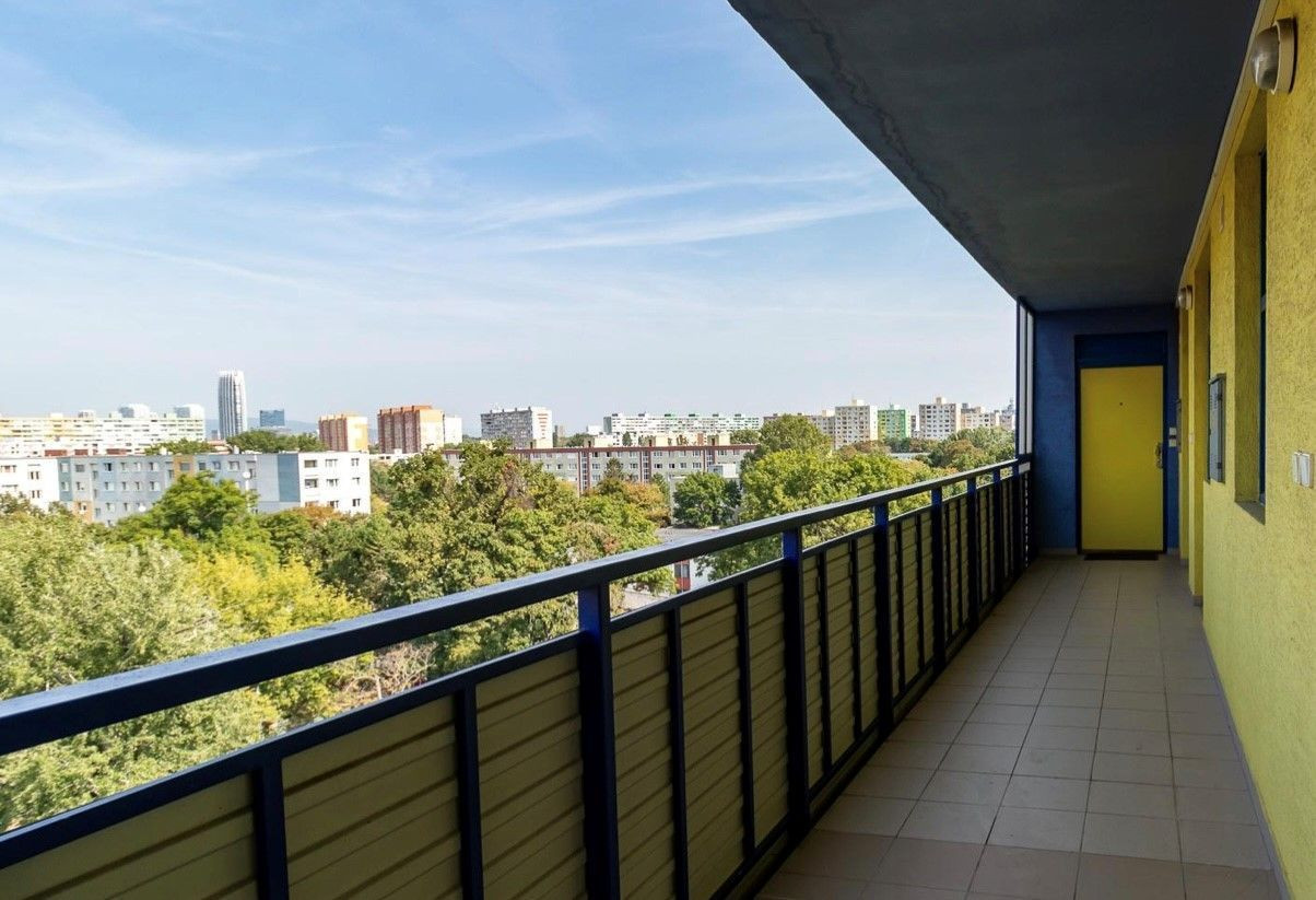 Na prenájom 1 izbový byt v Petržalke na Haanovej ulici