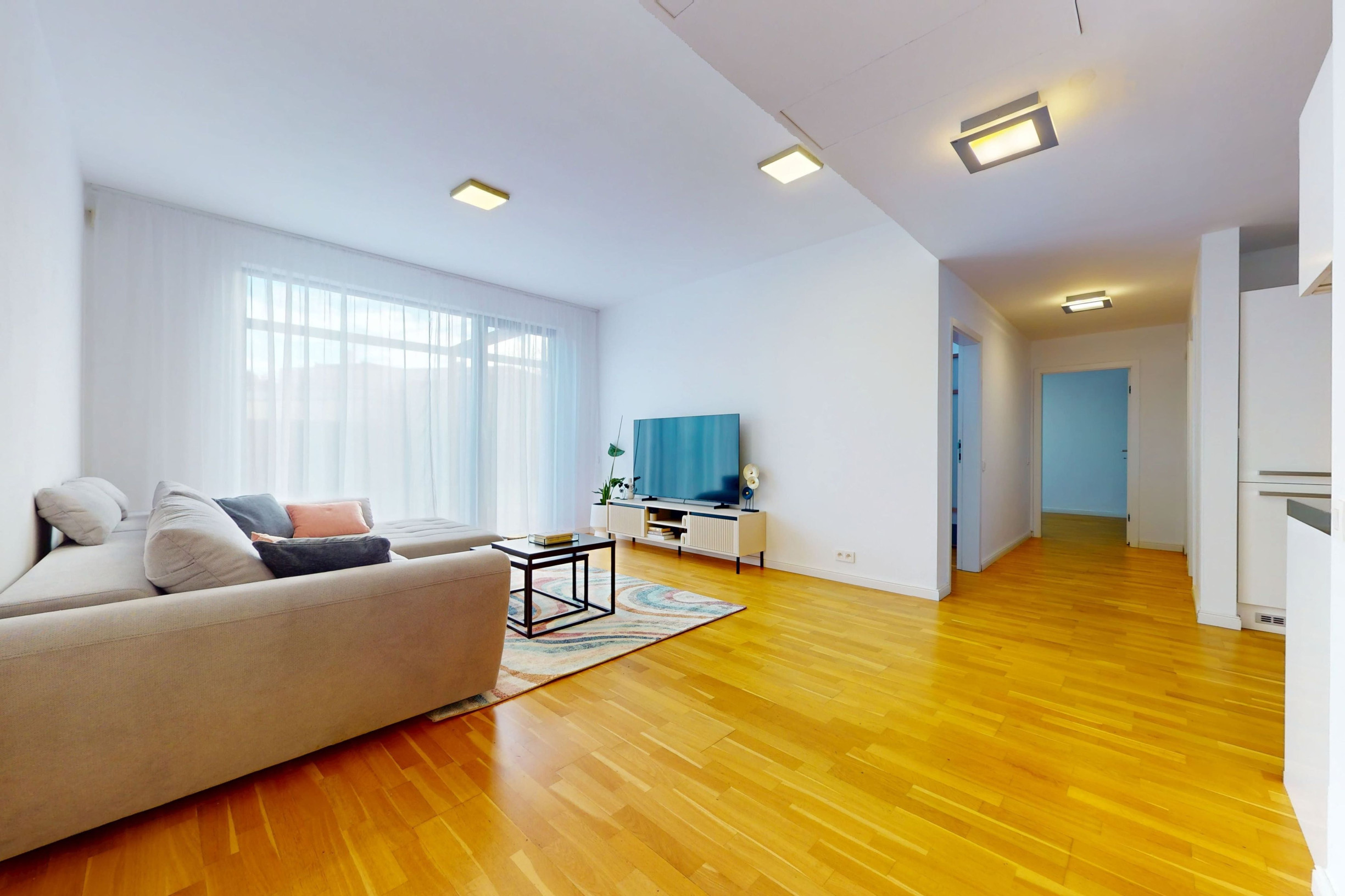 PRENÁJOM: ZARIADENÝ A PRIESTRANNÝ 3-izbový byt so záhradou – MINERGO Koliba