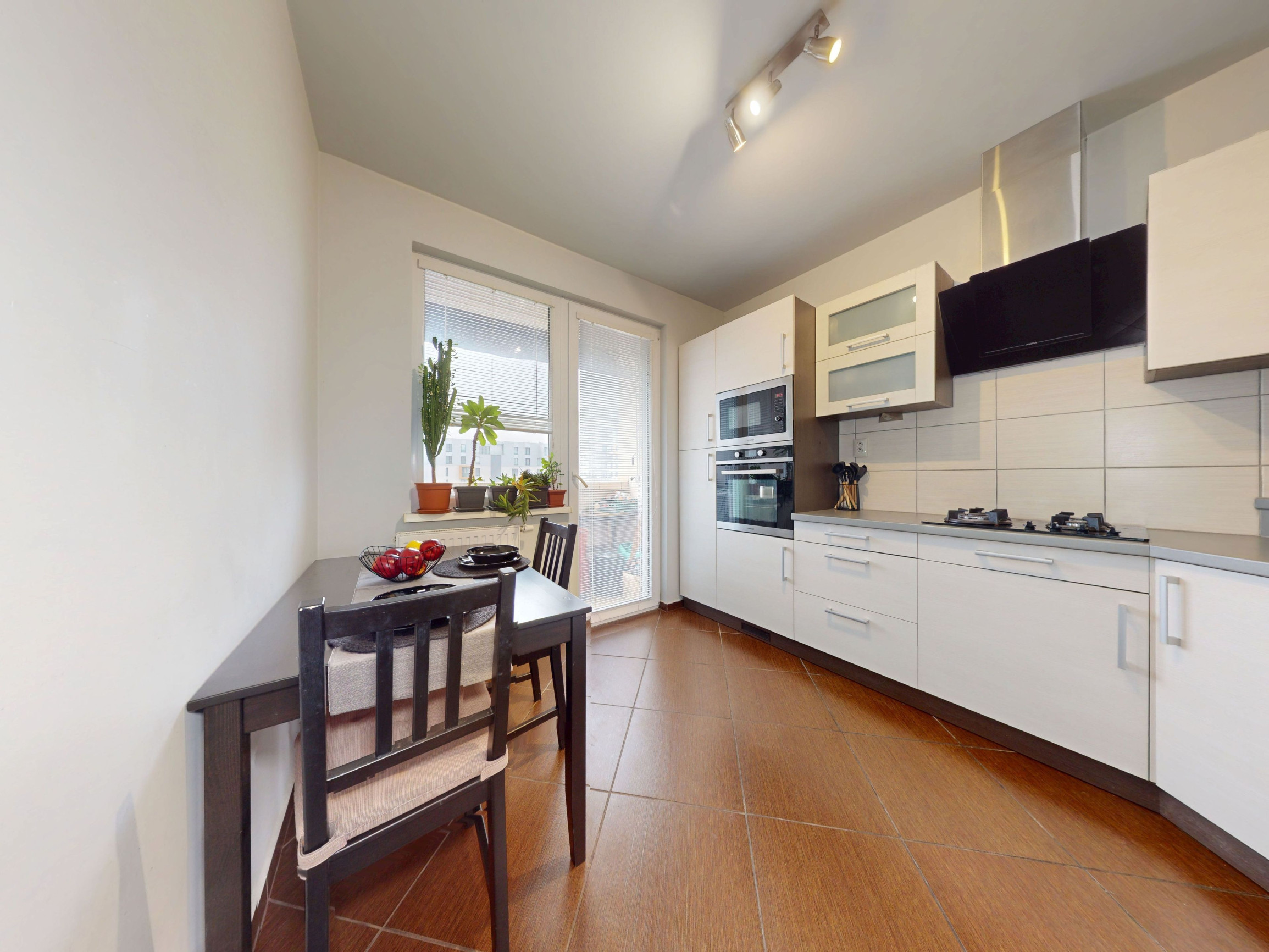 PREDAJ: Priestranný a svetlý 4-izbový byt s loggiou – Wolkrova ulica, Bratislava – Petržalka