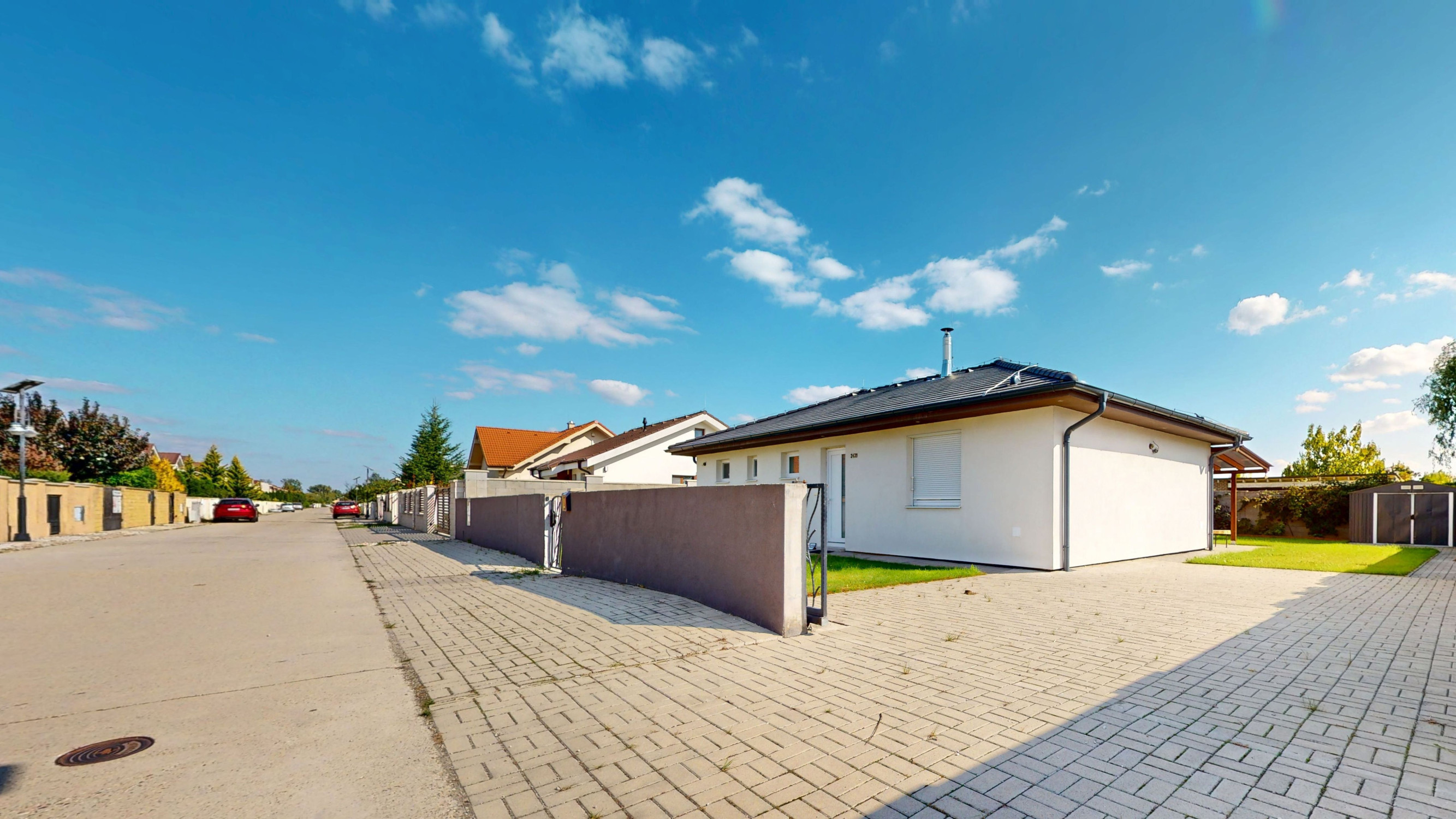 Krásny moderný dom na pešo od jazera