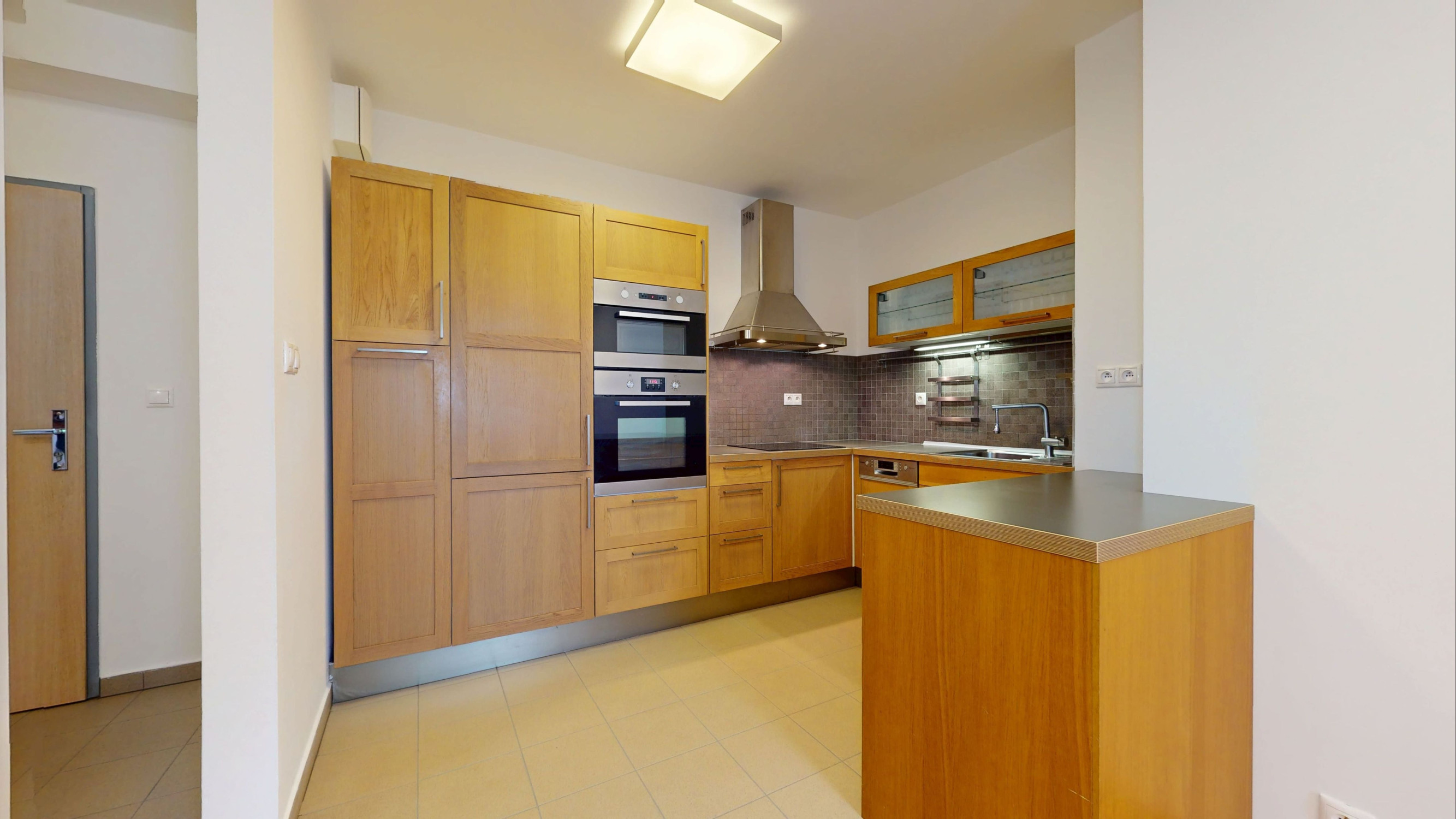 Predaj 2,5– izb. byt s veľkou terasou Záhorská Bystrica, Bratislavská ul.