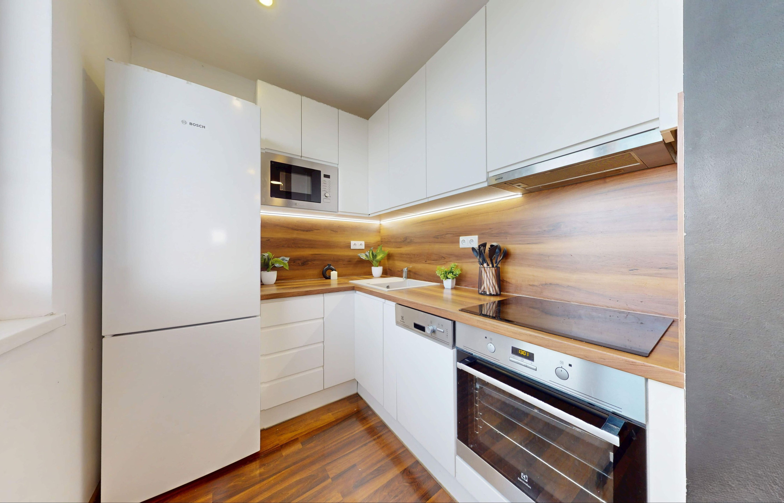 Priestranný 3 izbový byt s balkónom na Rovníkovej ul. v Ružinove s výhľadom do parku.