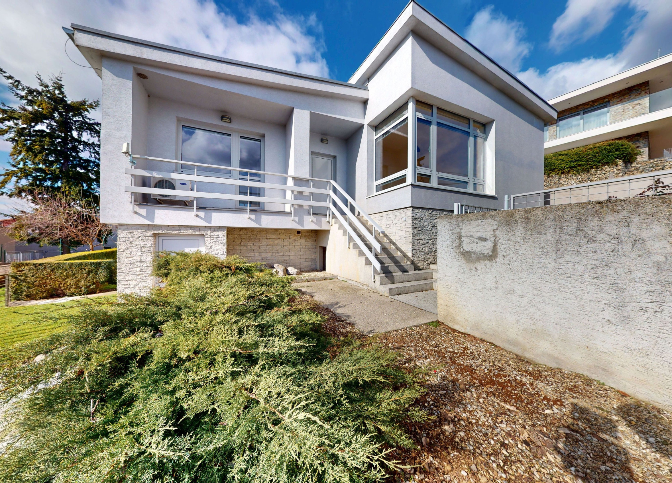 Na prenájom rodinný dom na bývanie alebo podnikanie – Vančurova ulica, Bratislava