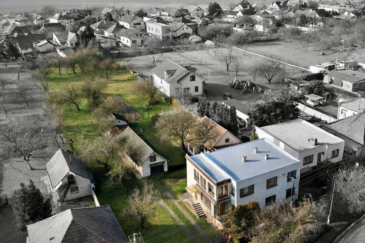 INVESTIČNÁ PRÍLEŽITOSŤ PRE DEVELOPEROV – 3 359 m² s potenciálom výstavby 6 rodinných domov, Dunajská Lužná – Hlavná ulica