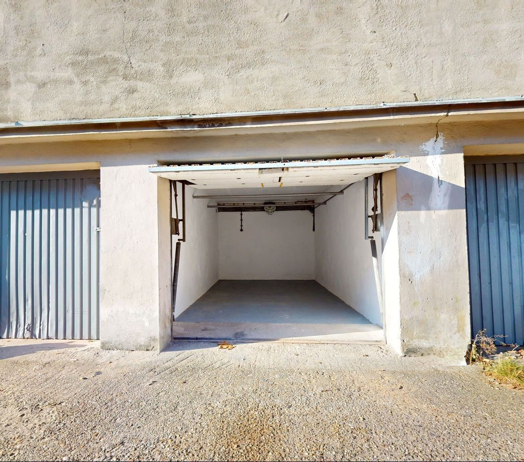 Murovaná garáž v Ružinove