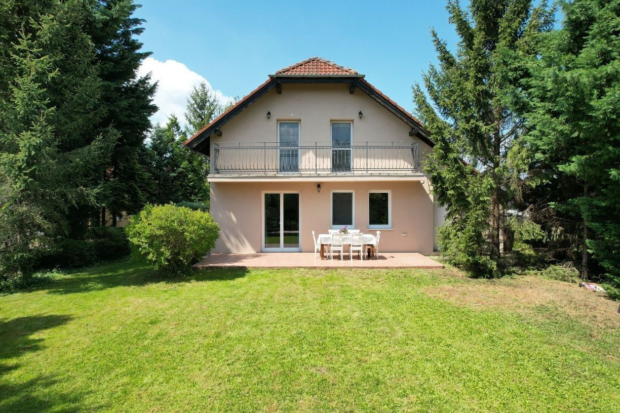 Priestranný rodinný dom s veľkým pozemkom v tichom prostredí