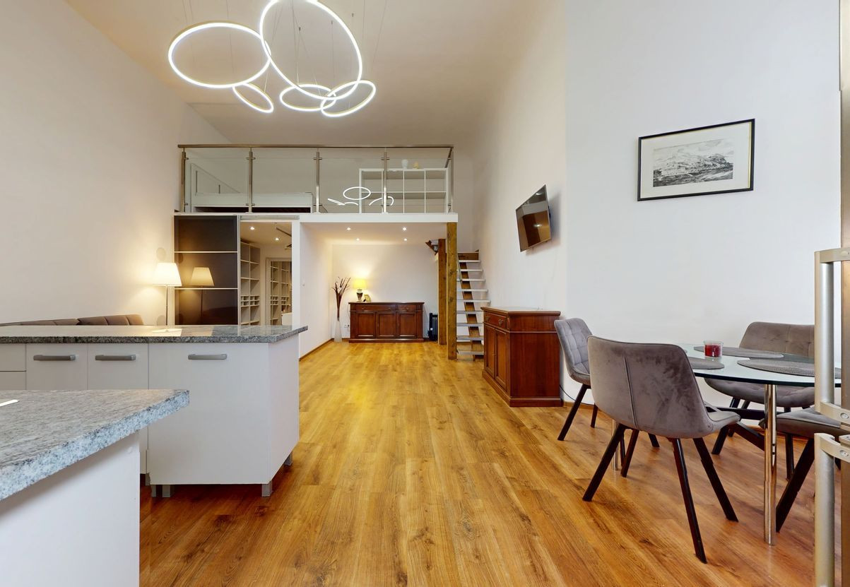 Prenájom veľkometrážneho 1 izbového bytu Hviezdoslavovo nám. Staré Mesto Bratislava aj krátkodobo