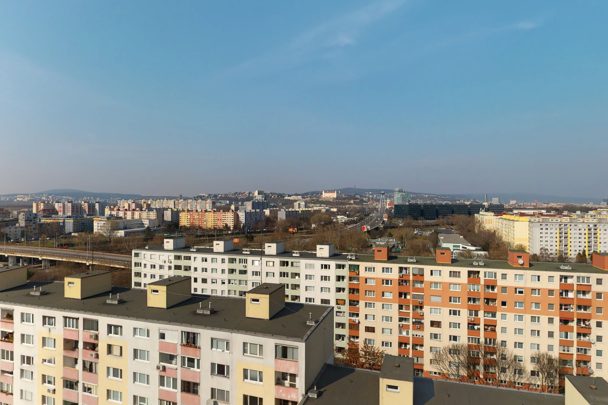 PREDAJ: 3-izbový byt s jedinečným výhľadom na Bratislavský hrad. 