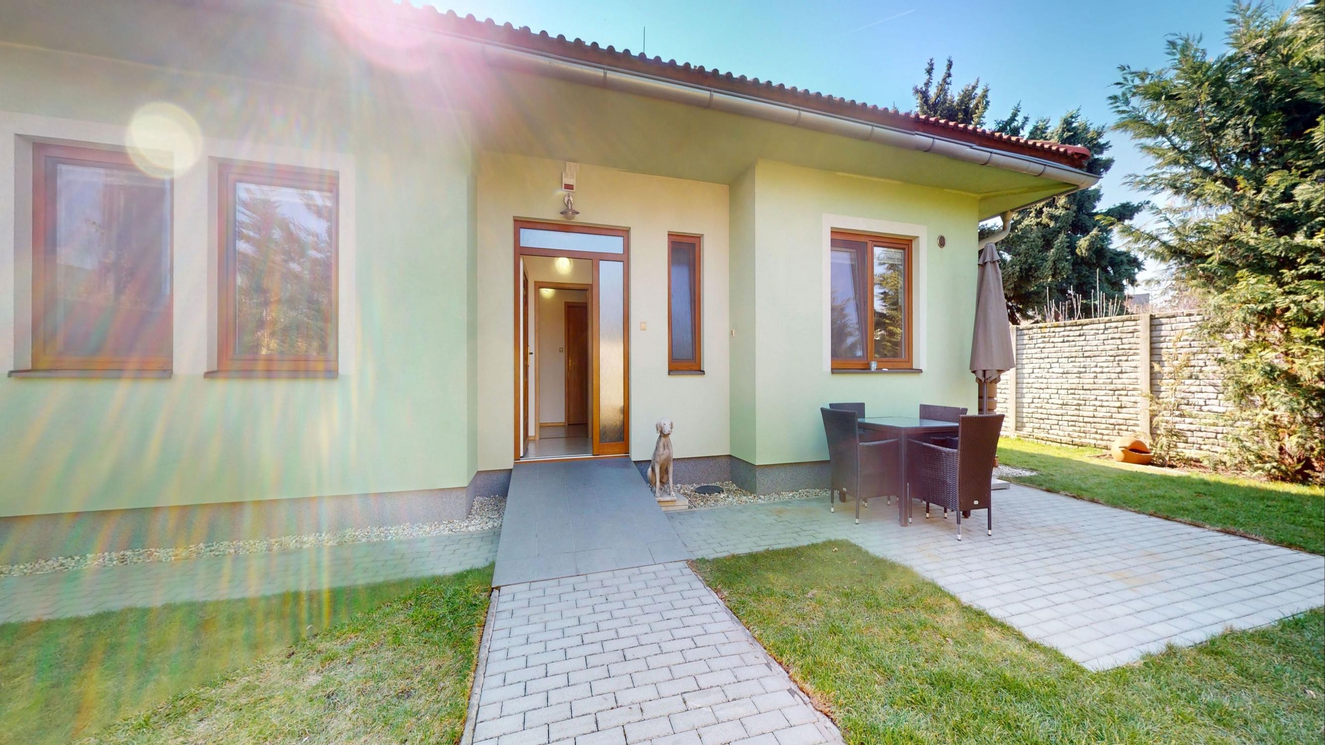 3-izbový bungalov s garážou v srdci Ružinova – Štedrá ulica