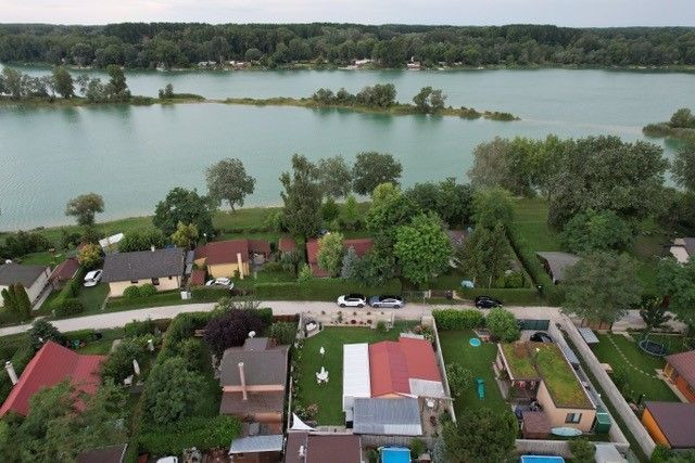 Romantická chata so súpisným číslom pri jazere, ihneď k užívaniu, Vojka