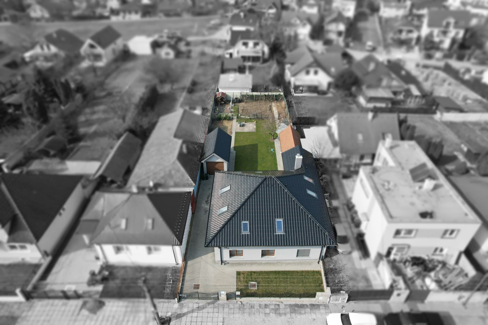 SAMOSTATNÝ RODINNÝ DOM S 8-ÁROVÝM POZEMKOM, JAROVCE