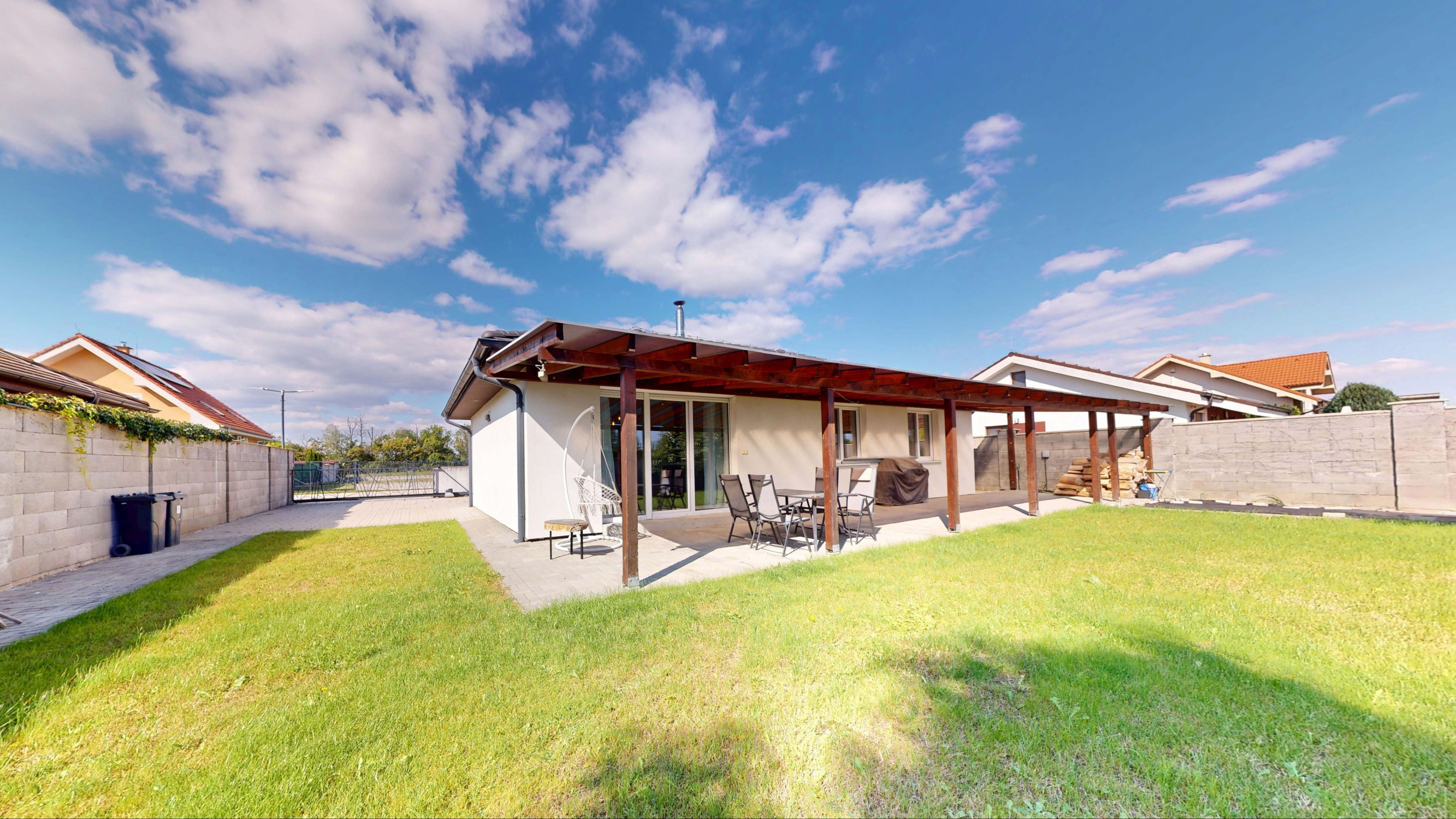 Znížená cena moderného RD v pešej dostupnosti od jazera