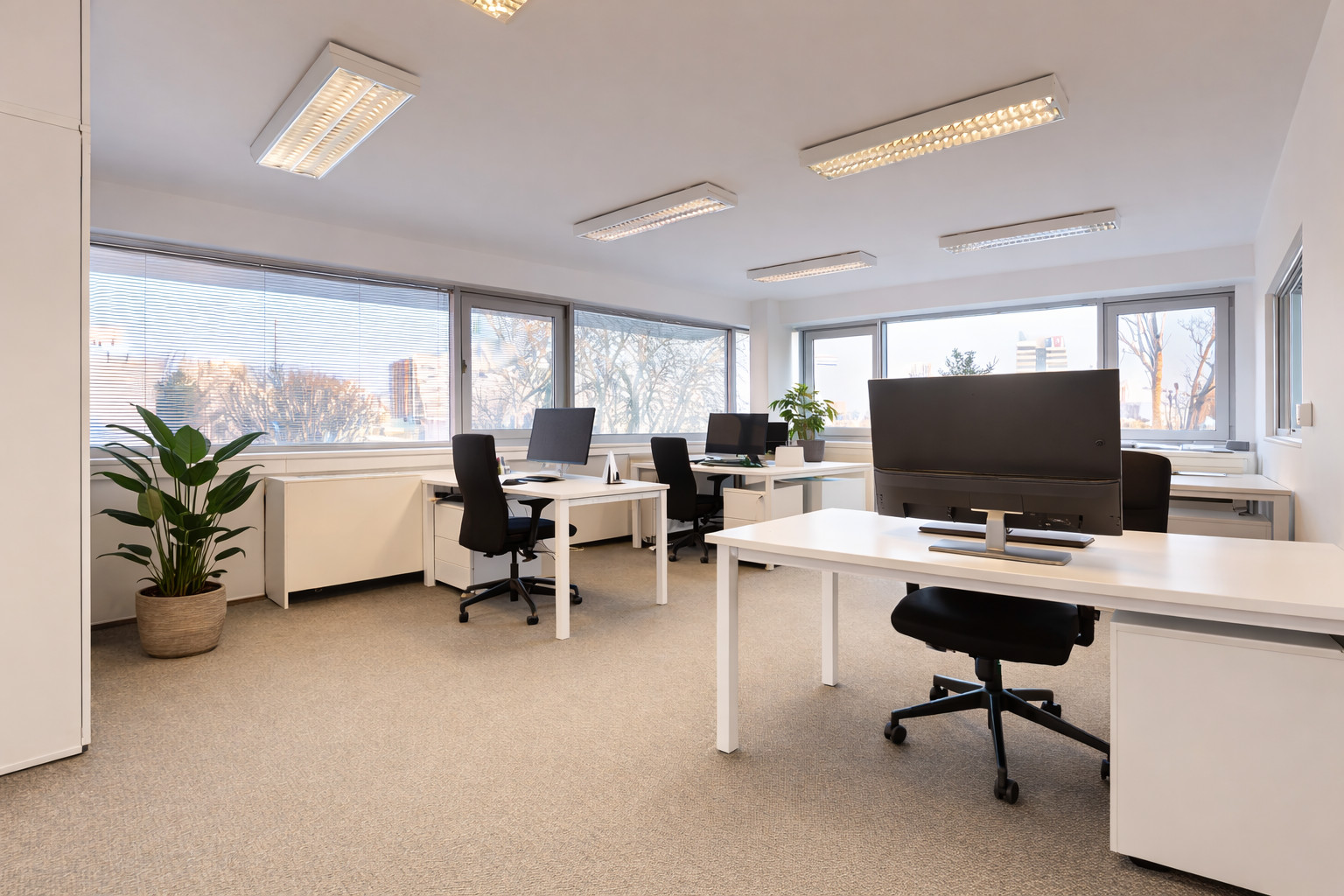 Kancelária na prenájom vo výbornej časti Ružinova - parkovanie a zasadačka v cene