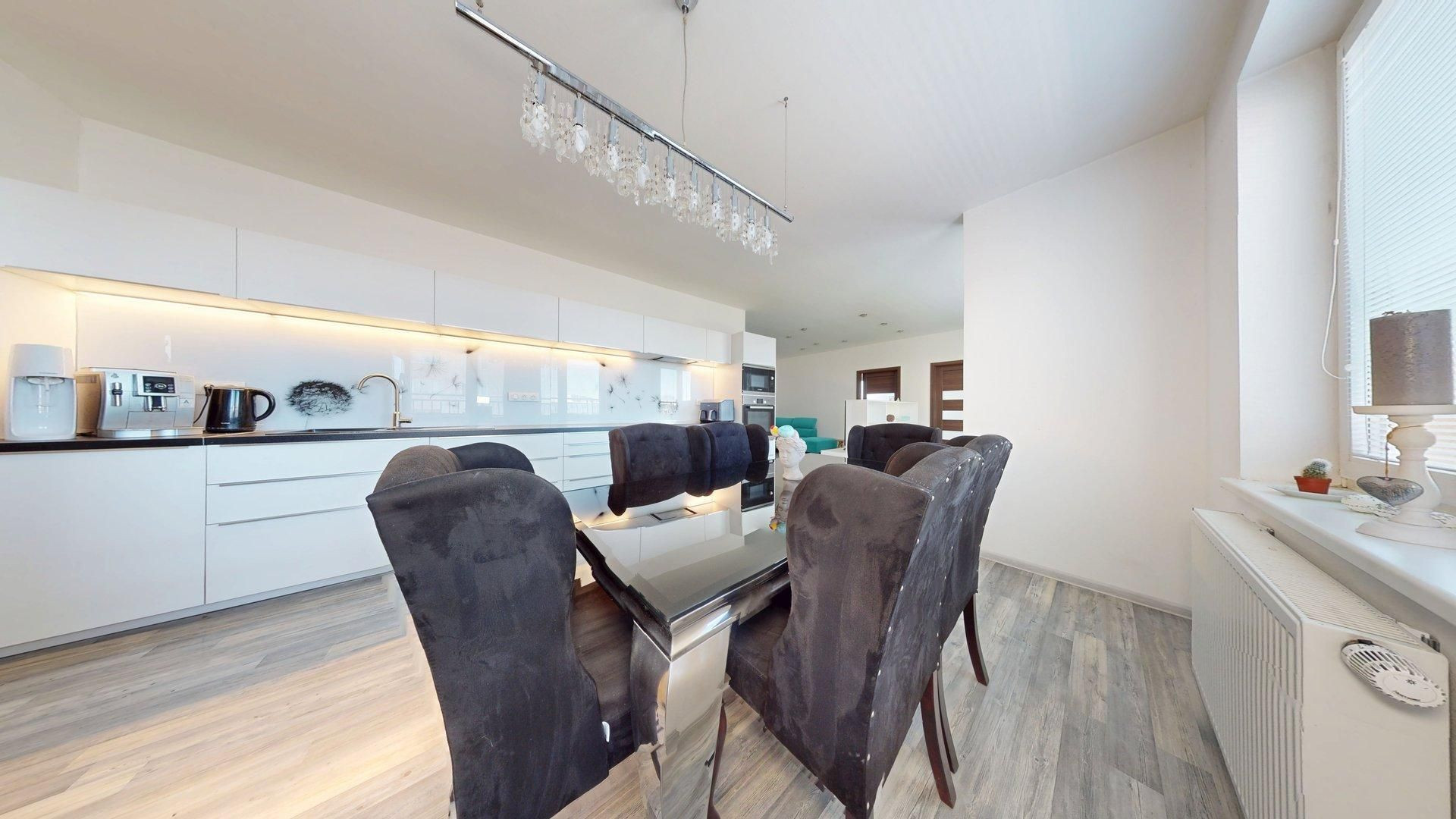 MODERNÝ 4-IZBOVÝ BYT S VEĽKOU TERASOU V NOVOSTAVBE.