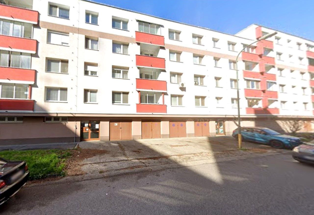 Predaj garáže Medveďova ul., Petržalka