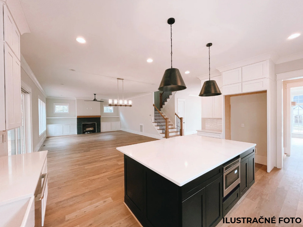 Priestranný 5-izbový mezonet s terasou, 3 balkónmi a dvojgarážou – začiatok Petržalky