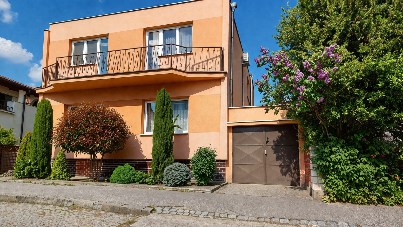 Bratislava – Rača: dvojgeneračný rodinný dom s pozemkom 585 m² – vhodný aj na podnikanie