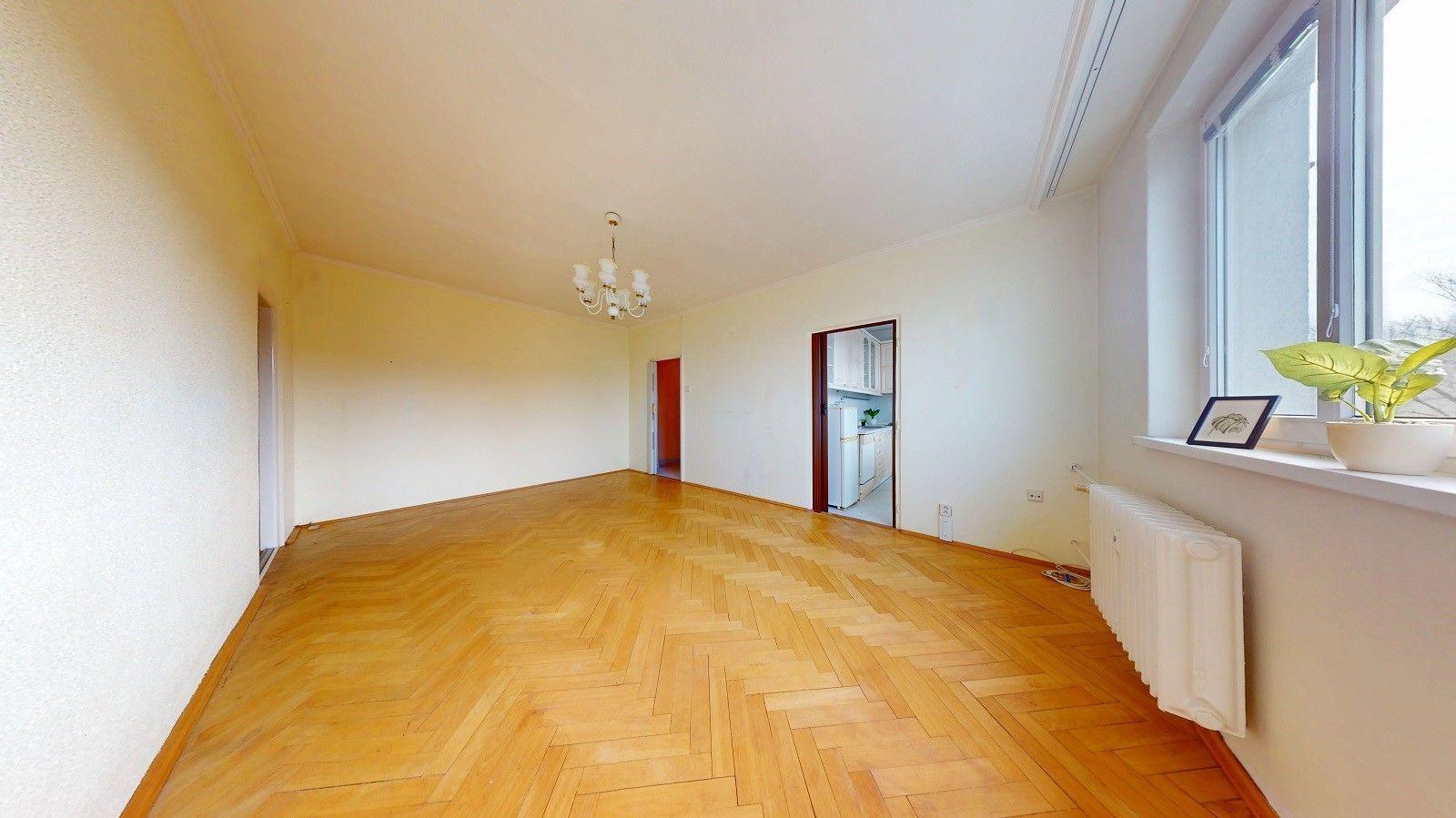 Veľký 3i byt s lodžiou a balkónom s výhľadom v Ružinove – Exnárova ul.