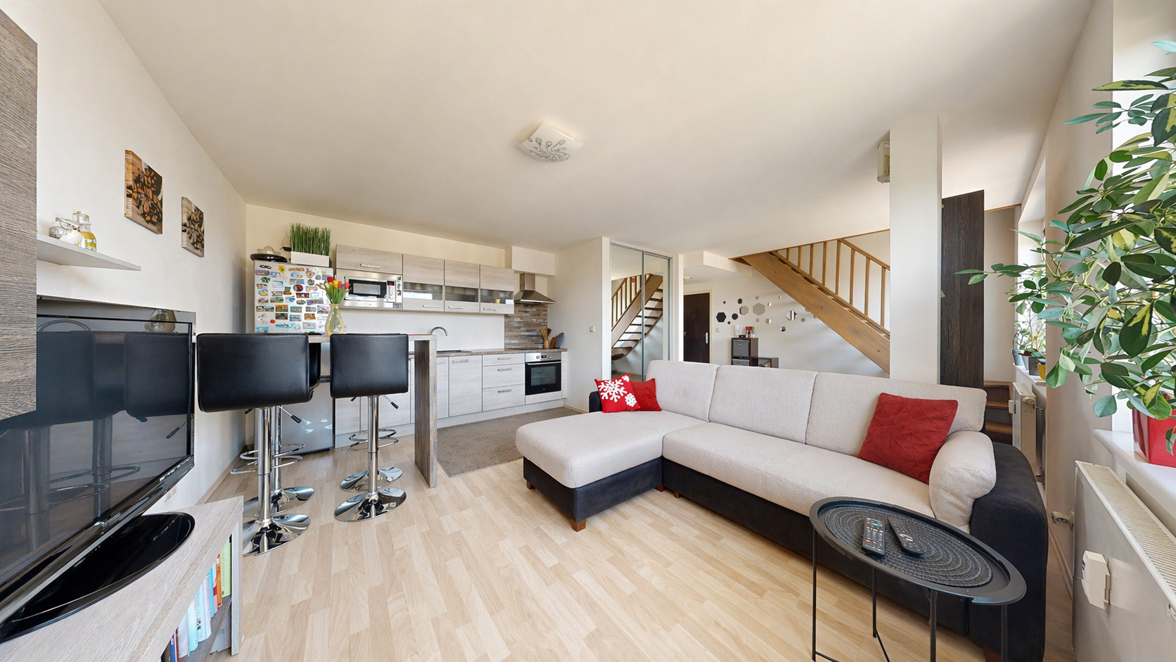 ZOHOR Veľkorysý 3-izbový mezonet 16km od VW