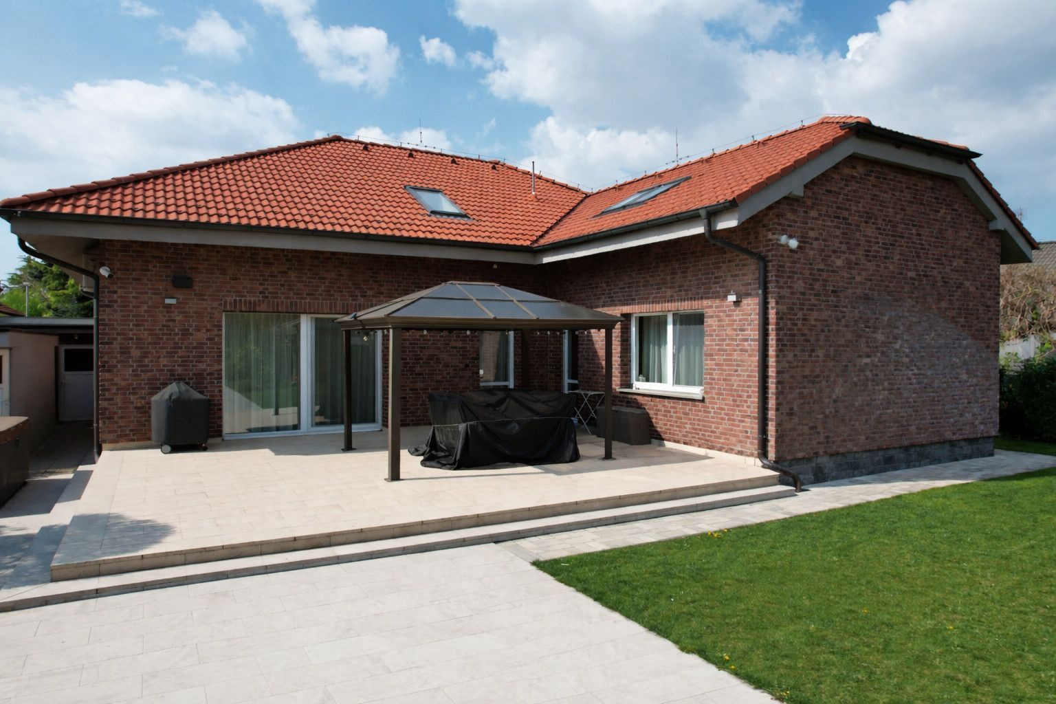 Prémiový  dom so súkromným wellness a bazénom — Malinovo