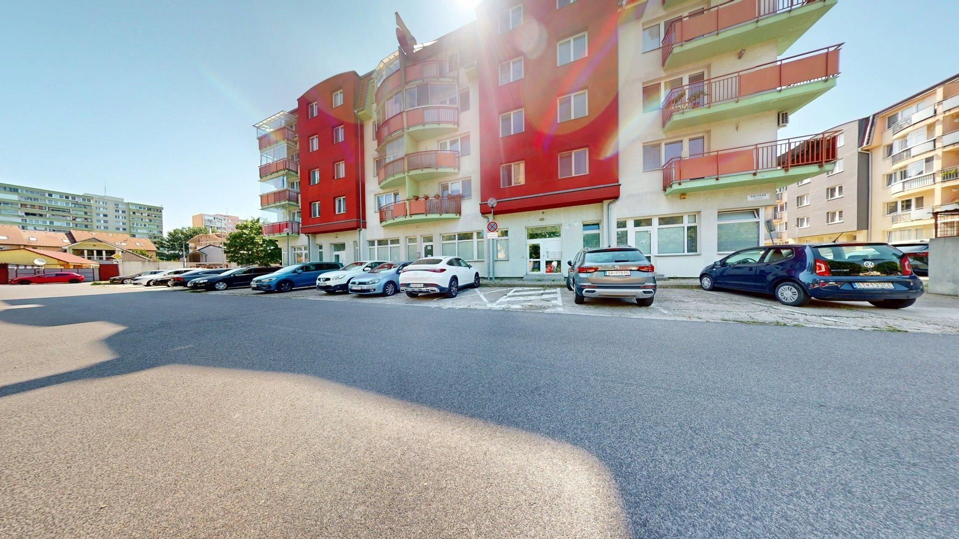 PREDAJ OBCHODNO-ADMINISTRATÍVNEHO PRIESTORU V NOVOSTAVBE, BALTSKÁ UL.