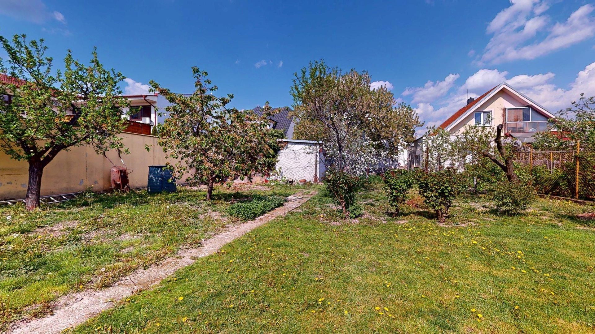 Bratislava – Rača: dvojgeneračný rodinný dom s pozemkom 585 m² – vhodný aj na podnikanie