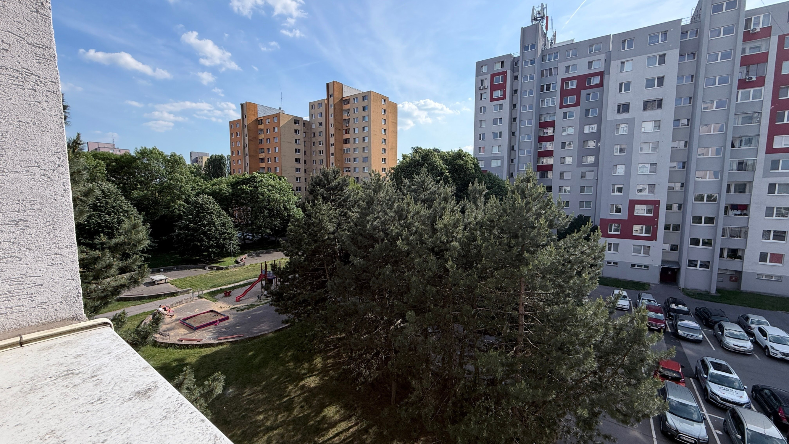 3-izbový byt v pôvodnom stave začiatok Petržalky oproti Ekonomickej univerzite, Mamateyova ulica