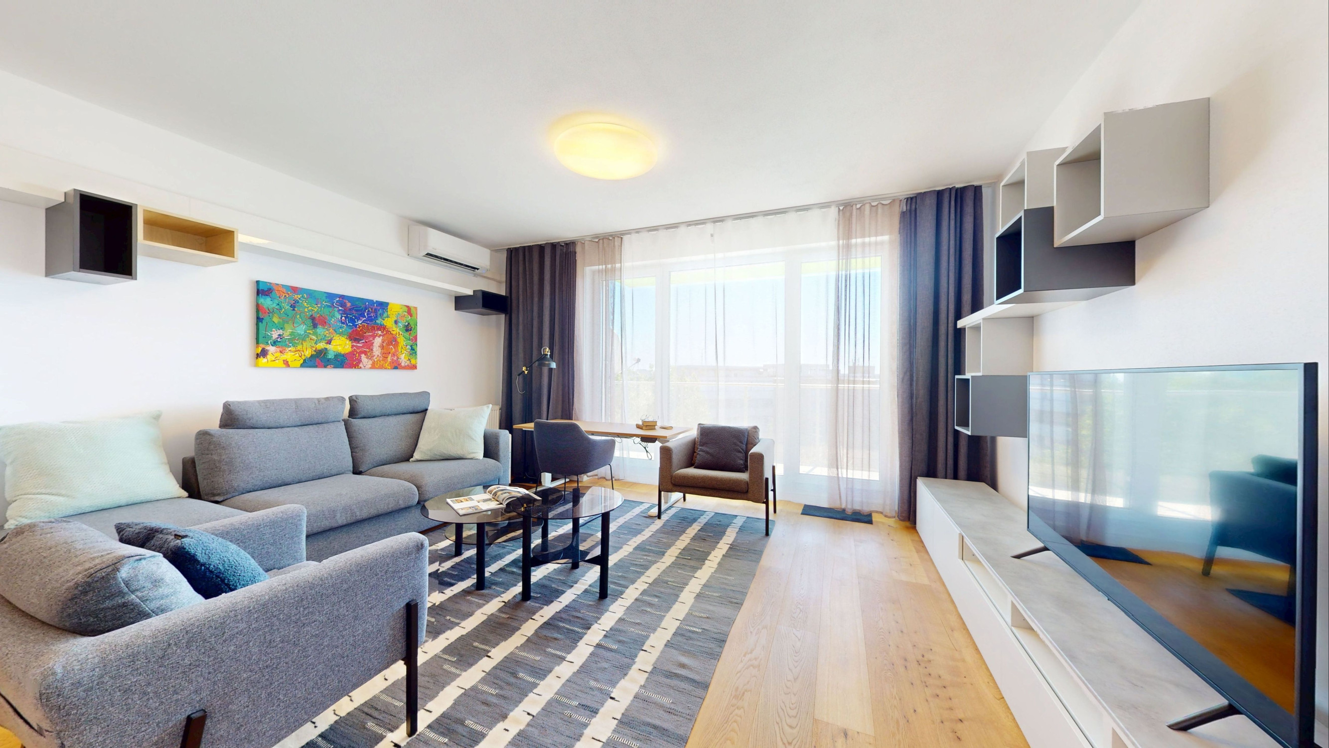 Klimatizovaný 2i byt s veľkou terasou (16 m²) a parkovaním pri lese – Nové Mesto